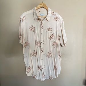 Men’s Floral button down shirt.